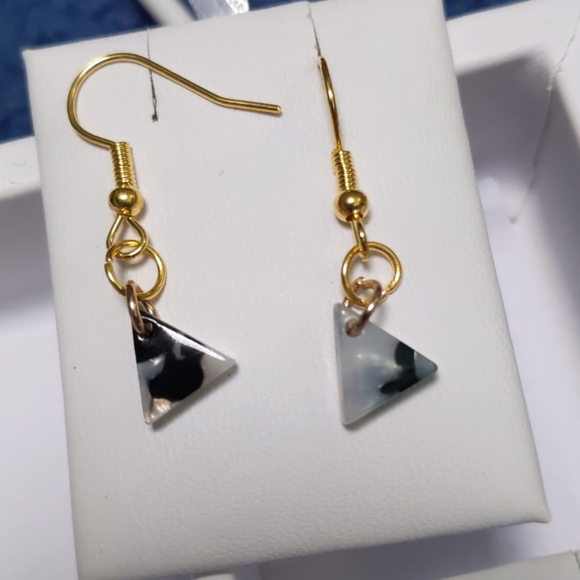 Gold Triangle earrings - Picture 3 of 9